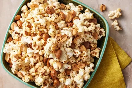 Gúgúrú àti Epà (Sweet-Salty Popcorn and Peanuts)